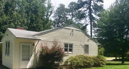 Cozy House for Business or Weekend Hideaway