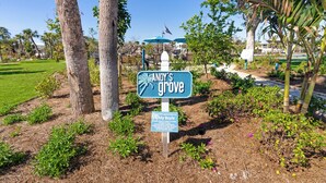 Property grounds - OCEAN'S REACH 2B4: 1-Bdrm, Top Floor w/Gorgeous Views, All Amenities Open! (Sanibel Island)