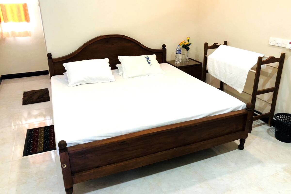 Premium bedding, desk, soundproofing, iron/ironing board (on request)