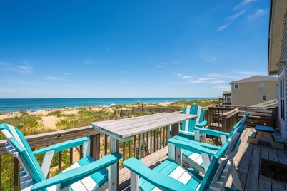Beachfront Home- Amazing Oceanfront w/ Hot tub!!! Sleeps 8- Free Wifi! -6 beds
