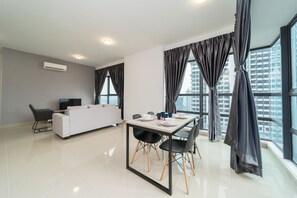 Repas dans la chambre