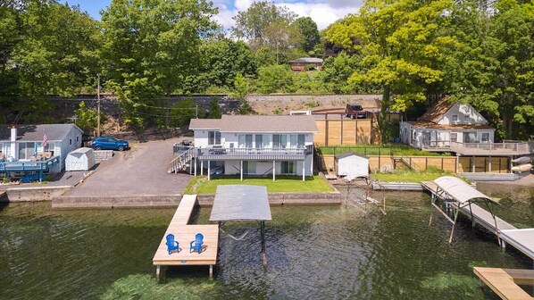 المنشأة من الخارج