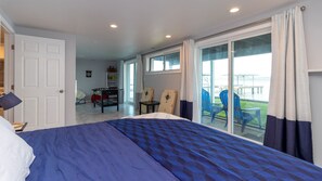 3 عدّة غرف نوم ومكواة/لوح كي وخدمة الإنترنت وملاءات أسرّة