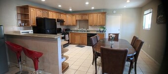 5br/3ba house near OaklandAirport & RaiderStadium