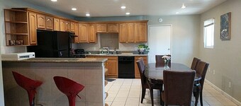 5br/3ba house near OaklandAirport & RaiderStadium