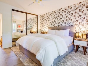 3 bedrooms, desk, iron/ironing board, free WiFi - Holy Toledo - Executive Home on Millionaire’s Row (Palm Springs)