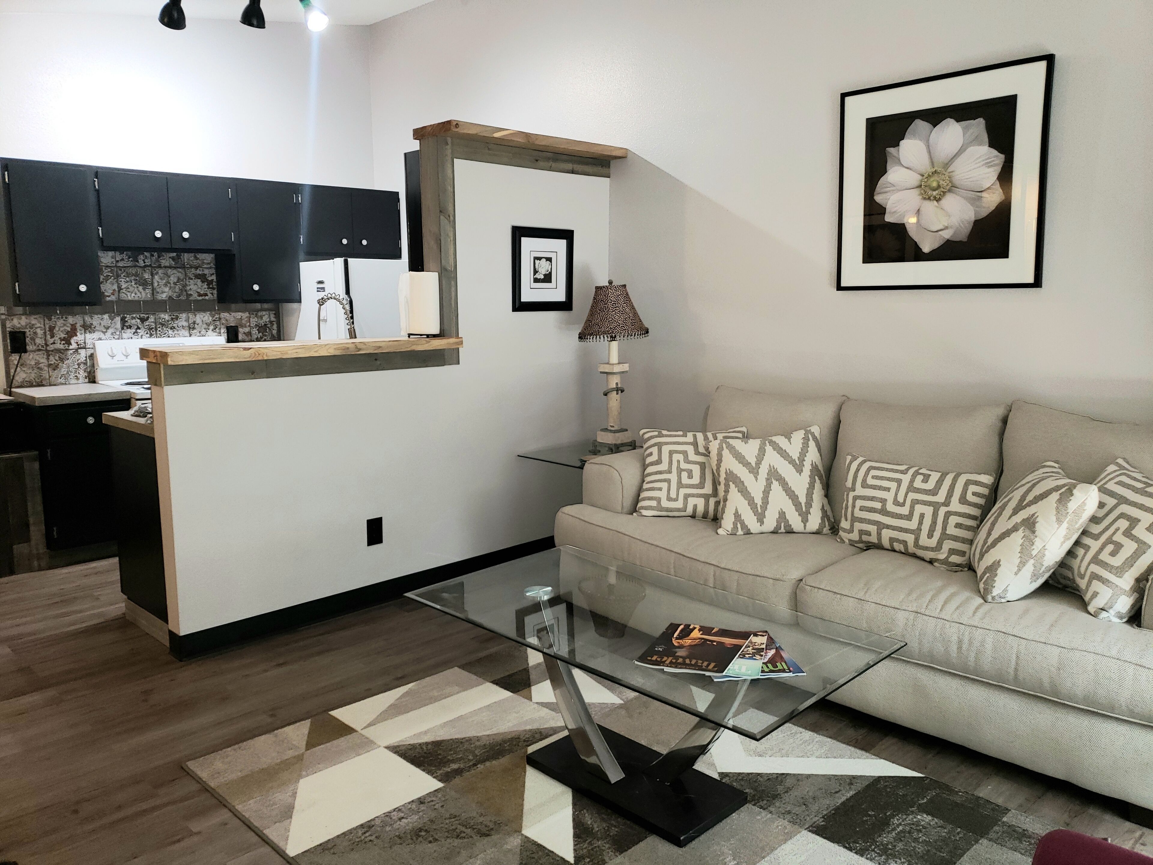 INDUSTRIAL STYLE- GREAT LOCATION!