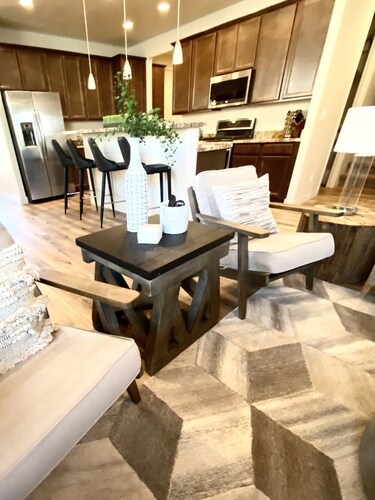 Stunning New Contemporary Home Minutes to Downtown Flagstaff