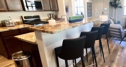 Stunning New Contemporary Home Minutes to Downtown Flagstaff