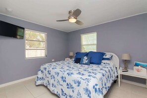 2 bedrooms, iron/ironing board, WiFi, bed sheets - Sea La Vie | Waterfront Half Duplex w dockage (Marathon)