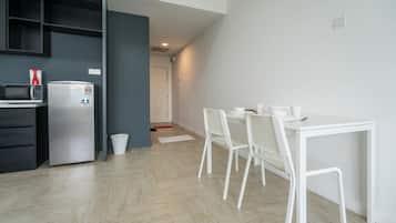 Classic Apartment | In-room dining
