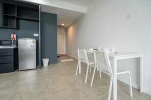 Apartamento clássico | Opções para refeição no quarto