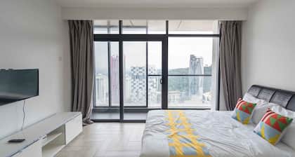 OYO Home 43951 Fair Studio Empire City Marriot