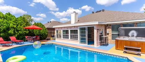 Een verwarmd zwembad