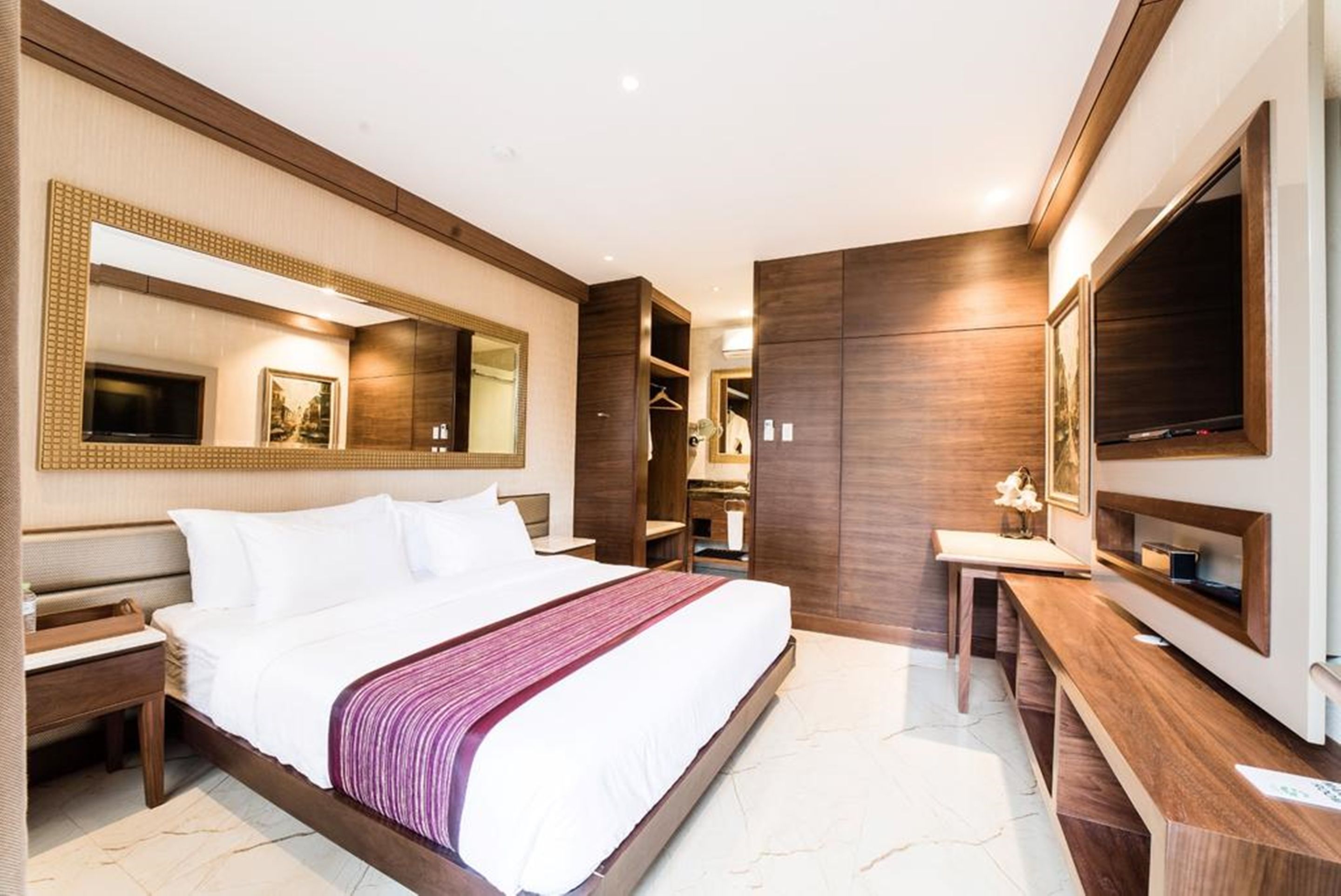 Habitación Deluxe, 1 cama de matrimonio grande | Sábanas de algodón egipcio y ropa de cama de alta calidad