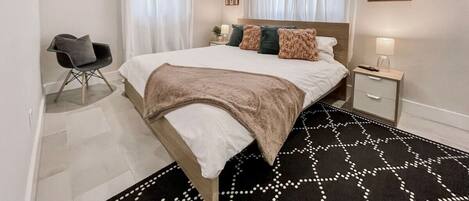 3 bedrooms, desk, iron/ironing board, travel crib