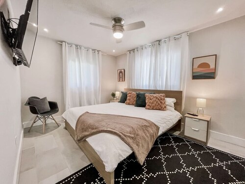 Sweet & Cozy Naples Park House