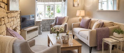 Superior Cottage, Private Bathroom, Courtyard View | Lounge