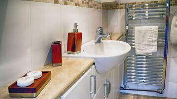 Cottage Supérieur, salle de bains privée, vue cour intérieure | Salle de bain