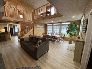 TV, fireplace - Skaneateles Lake Waterfront Home (Homer)