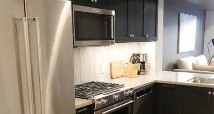 Gaslamp Condo Downtown, Free Parking, Pets stay free