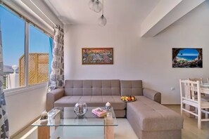 Smart TV - Villa by the Lake with 2 Newly Built Private Pool (Georgioupolis)