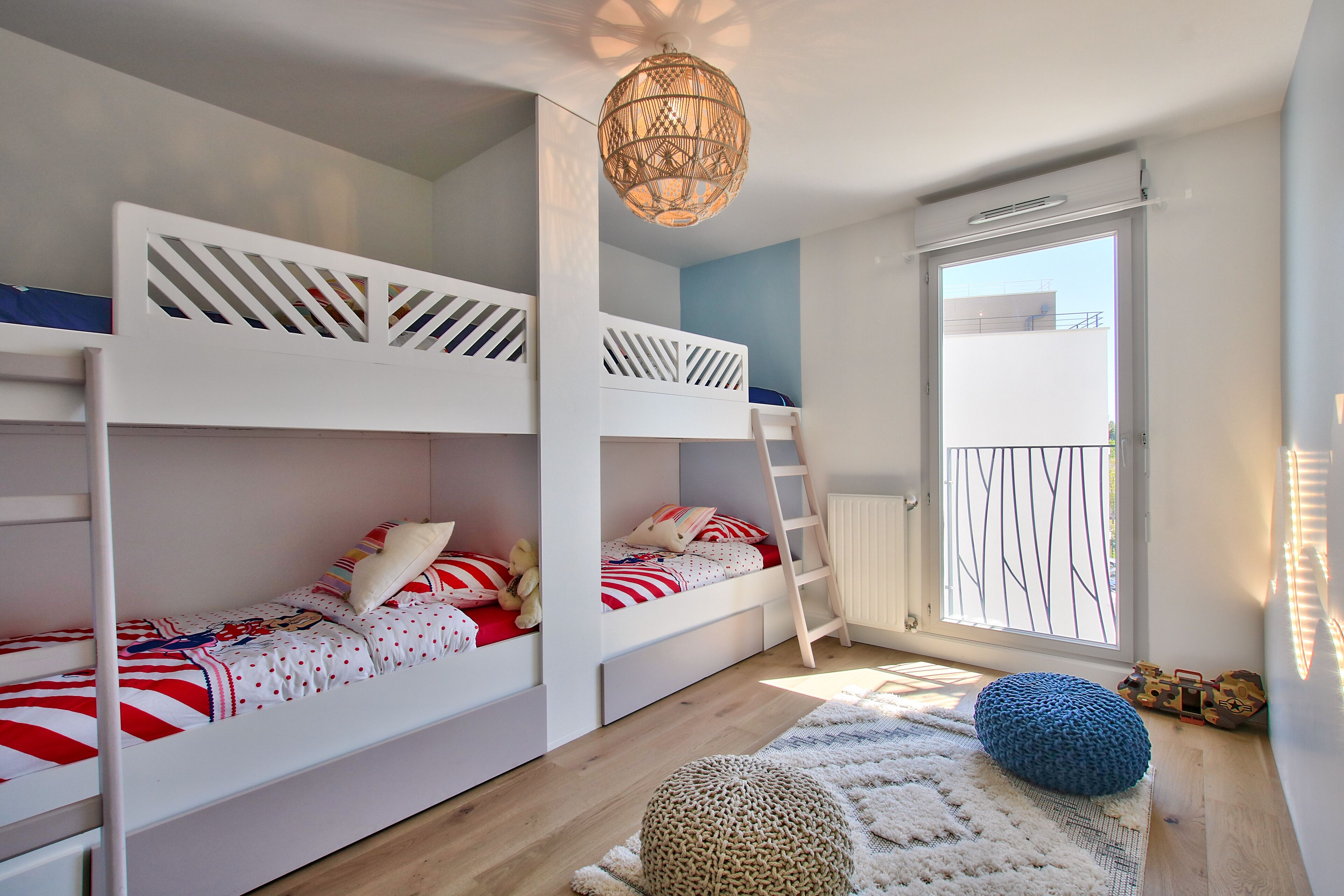 3 slaapkamers, een strijkplank/strijkijzer, wifi, beddengoed