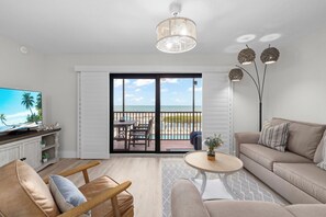 TV, offices - OCEAN'S REACH 2B2: 1-Bdrm, Pool/Gulf-Front View, All Amenities Open! (Sanibel Island)