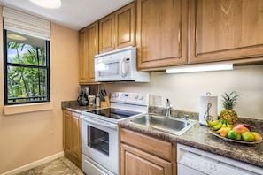 Fridge, microwave, oven, stovetop - Kona Makai 4104: Delightful Oceanview Condo w/ AC, Shared Pool & Spa (Kailua Kona)