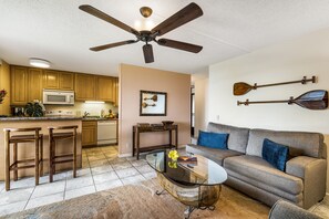 TV, DVD player - Kona Makai 4104: Delightful Oceanview Condo w/ AC, Shared Pool & Spa (Kailua Kona)