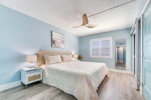 2 bedrooms, iron/ironing board, free WiFi, bed sheets - OCEAN'S REACH 2A2: 2-Bedroom, Gulf-Front/Corner Unit, All Amenities Open! (Sanibel Island)