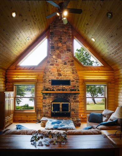 Free Day of Pontoon Sept & Oct! Stunning Waterfront Log Cabin Great For Groups