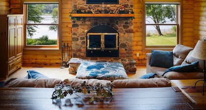Free Day of Pontoon Sept & Oct! Stunning Waterfront Log Cabin Great For Groups