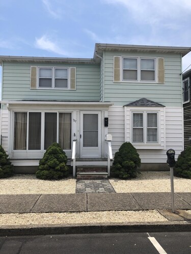 3 Bed 1 Bath (2nd Floor)