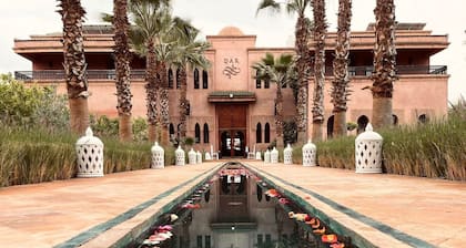 Exquisite retreat : 12 suites villa with verdant splendor and exclusive services