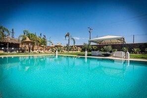 Outdoor pool - Exclusive luxury villa (Marrakesh)
