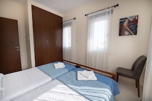3 bedrooms, iron/ironing board, free WiFi, bed sheets