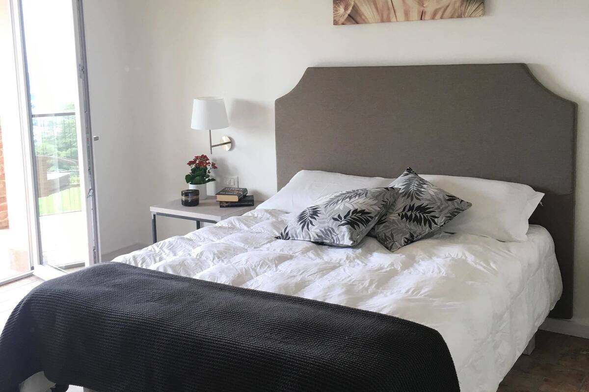 Habitación Premium, vistas al lago | Caja fuerte, escritorio, cortinas opacas y sistema de insonorización