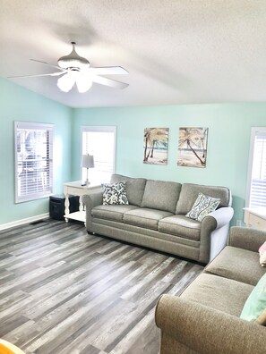 Smart TV, video games, DVD player, books - Close to beach, Pet friendly, Golf cart (Myrtle Beach)