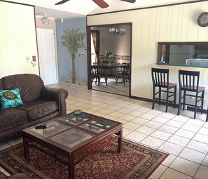 Smart TV, fireplace - 3bdrm 2bath Mt Pleasant Charleston Home Near Ocean. Huge discount monthly stays (Mt Pleasant)