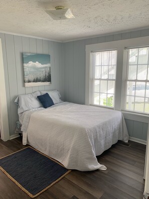 4 bedrooms, WiFi, bed sheets