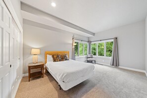 5 habitaciones, tabla de planchar con plancha, wifi y ropa de cama 