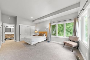 5 bedrooms, iron/ironing board, WiFi, bed sheets