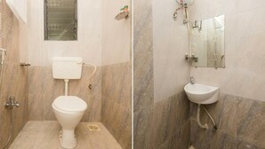 Ducha, cabezal de ducha tipo lluvia y toallas