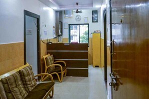 Lobby - Hotel Sanjary (Mumbai)