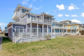 Exterior - Only 1 Block to the Beach - Community Pool - Featured on HGTV!  (Cape Charles)