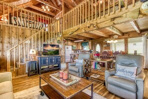 Flat-screen TV, fireplace, DVD player