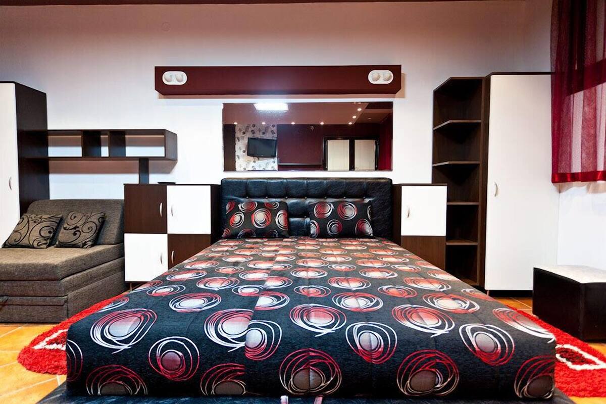 Free cots/infant beds, free WiFi, bed sheets