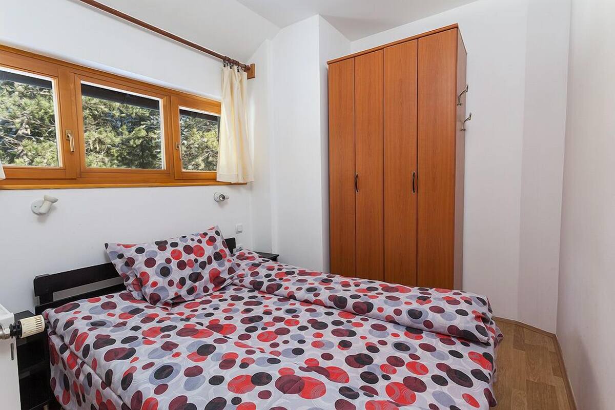 Free cots/infant beds, free WiFi, bed sheets