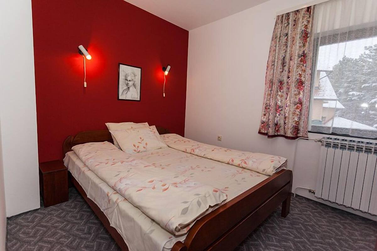 Free cots/infant beds, free WiFi, bed sheets